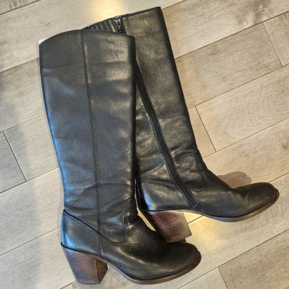 Seychelles black leather boots with heels sz8.5